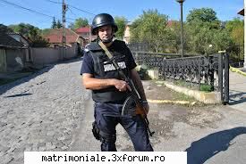 jandarm, masiv, caut sclav gay, activ, jandarm, 22cm venoasa groasa. fantezia mea este cand fut cur