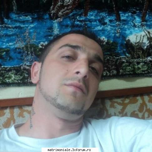 Gigolo pt Doamne - Tanar 28 ani,corp atletic,brunet,1,80 75 kg,stau - Anunturi