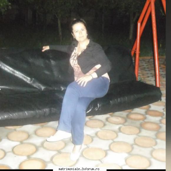 Tip cuckold submisiv ofer iubita unui barbat puternic - Barbat cuckold, plecat la munca in Germania - Gay