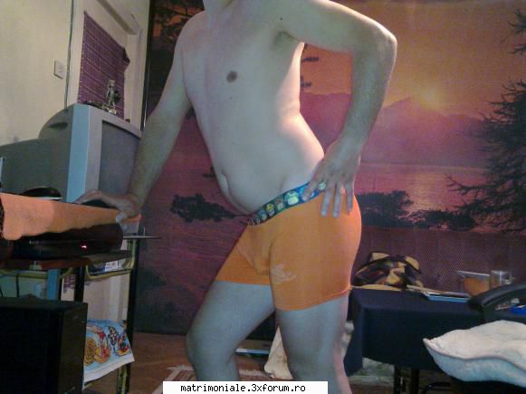 caut activi acum in TM - ah da si o poza cu trupul meu cu care va veti - Gay