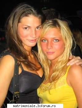 escorta - Doua fete fishnetze, bisexuale cauta 1,2 tinere - Escort