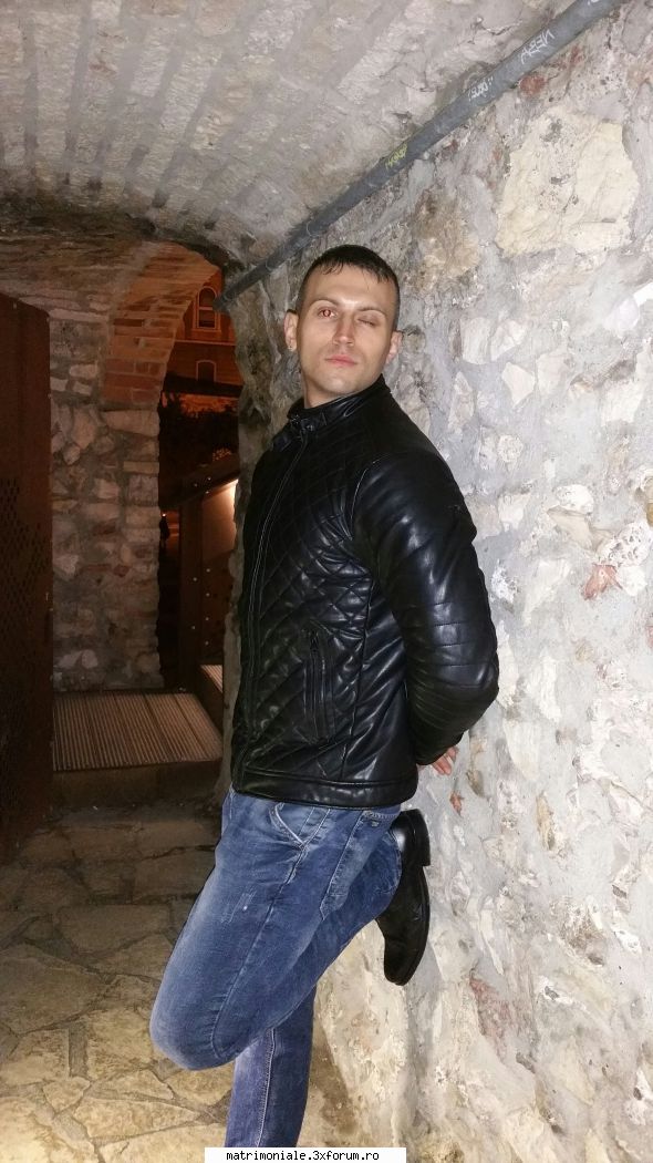 timisoara - Si eu sunt singur acasa as suge o pula! 😊 - Gay